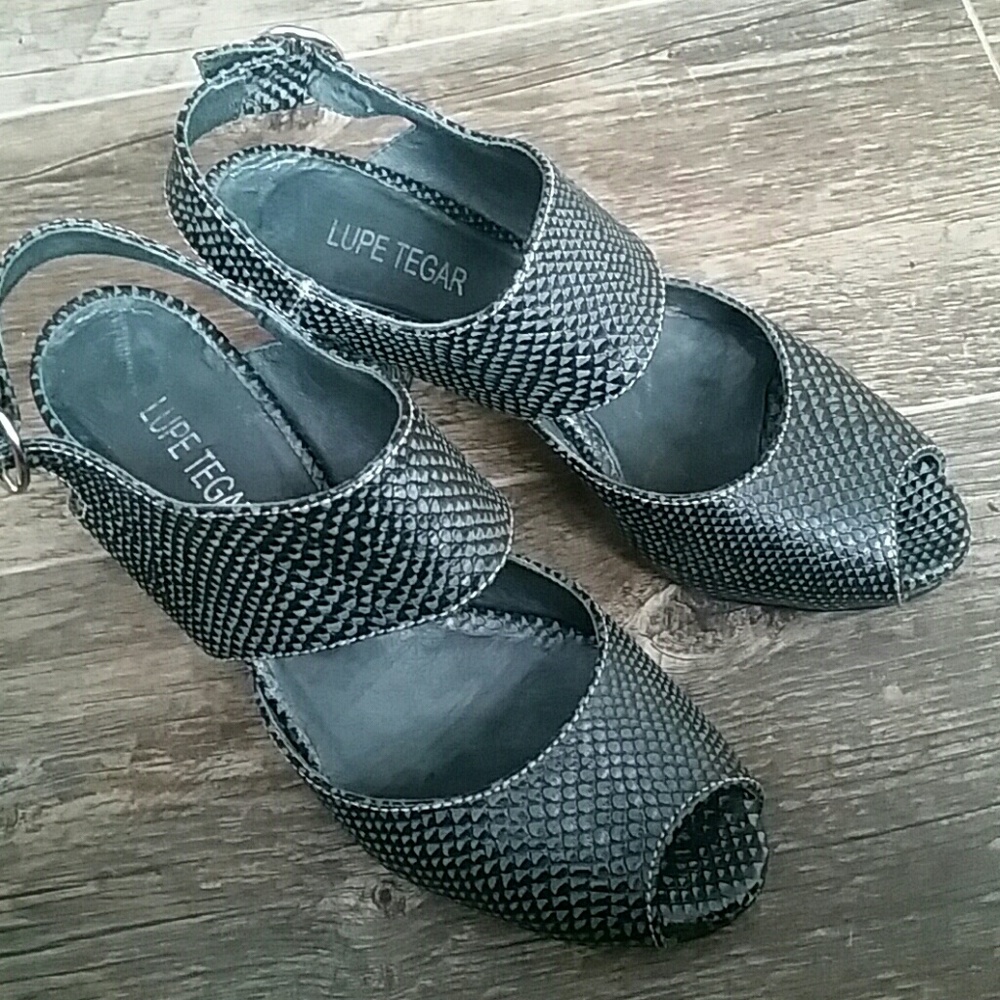 Lupe Tegar sandals